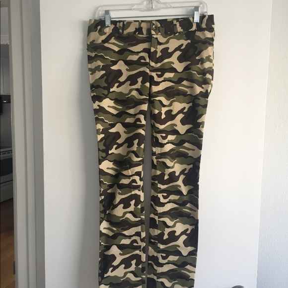 Army Print Pant, fits like a size 6-8 - Picture 4 of 5